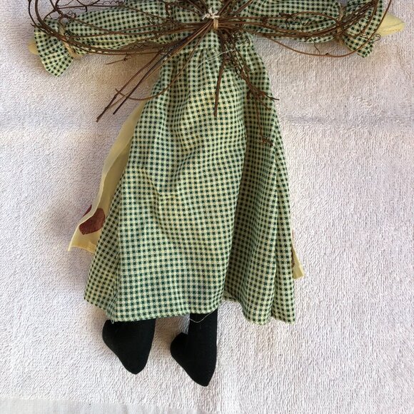 Terry's Village, vintage fabric country angel with grapevine wings, 15 inches - Picture 4 of 6